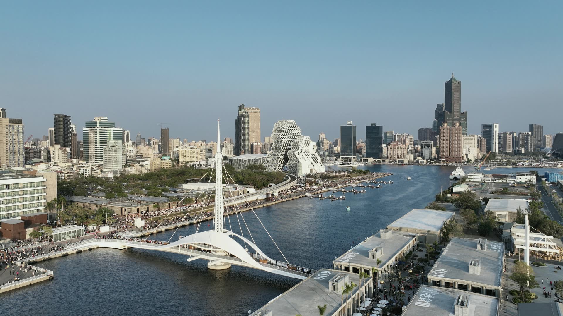 高雄愛河灣全景｜含 85 大樓 · 流行音樂中心 · 大港橋